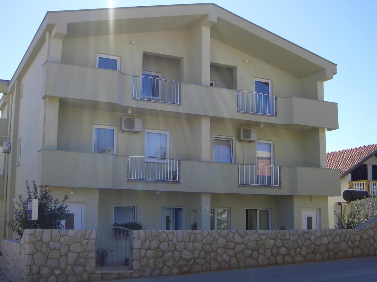 Apartments Ana Вир Екстер'єр фото